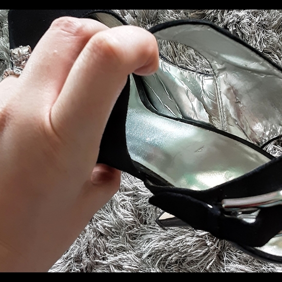 LIKE NEW! Platform sandals. **SOLD ON MERCARI** - Picture 5 of 7